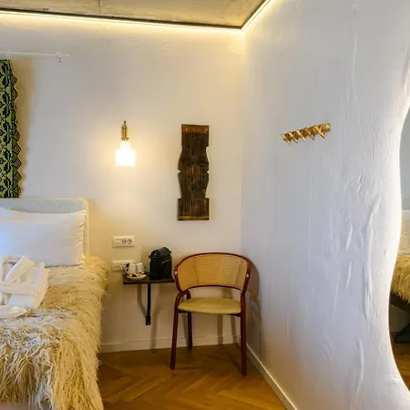 Nishani 5 Stars Boutique * Bucarest
