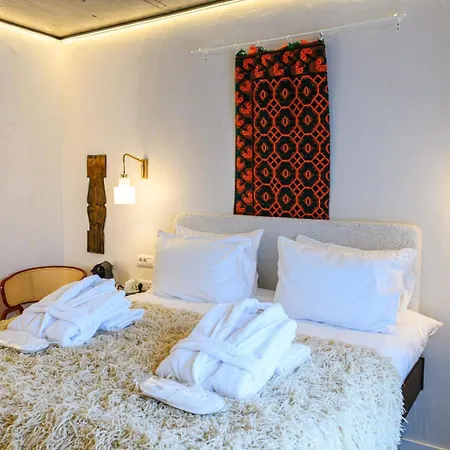 Nishani 5 Stars Boutique * Bucharest