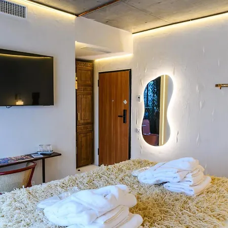 Nishani 5 Stars Boutique * Bucharest